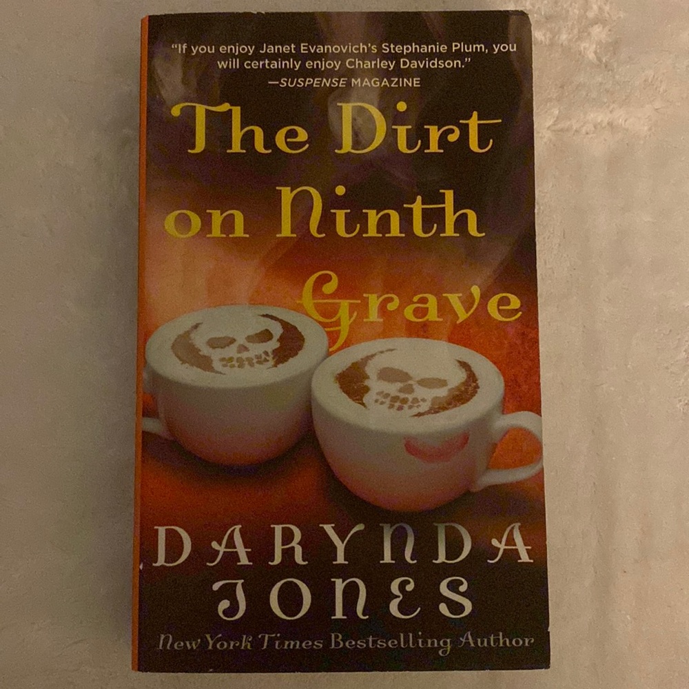 The Dirt on Ninth
Grave by Darynda Jones